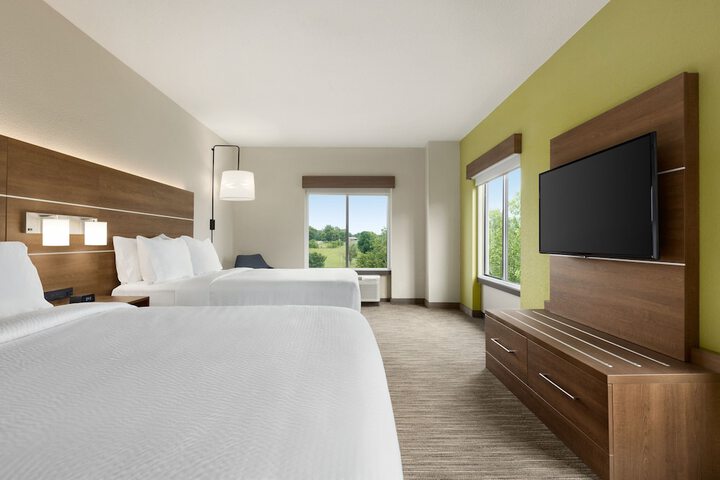 Holiday Inn Express & Suites Akron Regional Airport Area by IHG