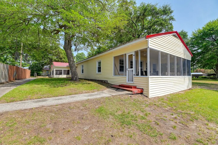 Riverfront Edenton Condo w / Porch & Water Views!
