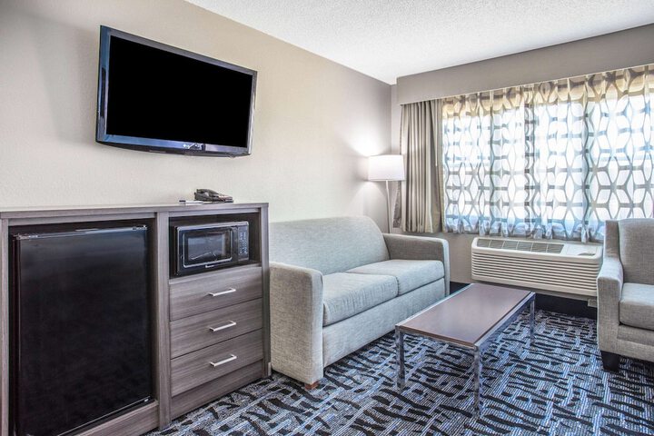 Room 12 of 37