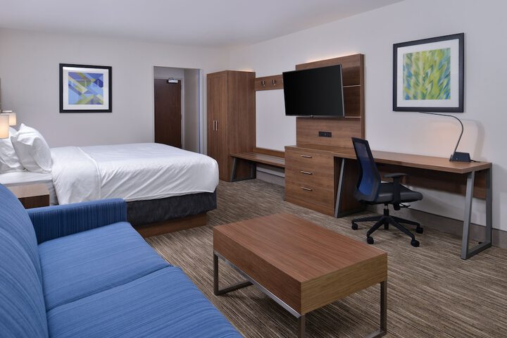 Holiday Inn Express & Suites Marshalltown by IHG