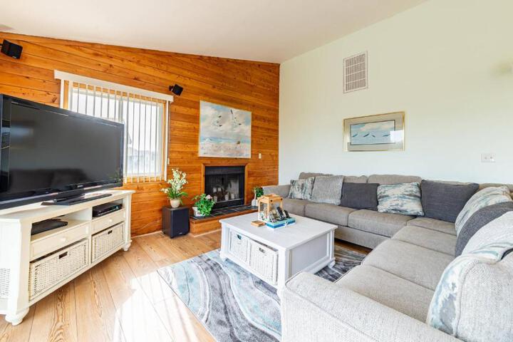 Duck R Way - Poteskeet Ocean View, 260 Yds to Beach, Pool, Hot Tub, Walk to Downtown Duck