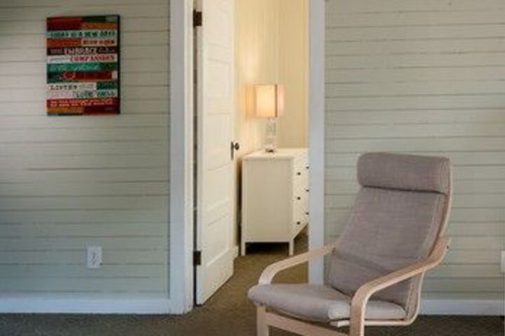 2BR Bay View Bungalow in Poulsbo by RedAwning