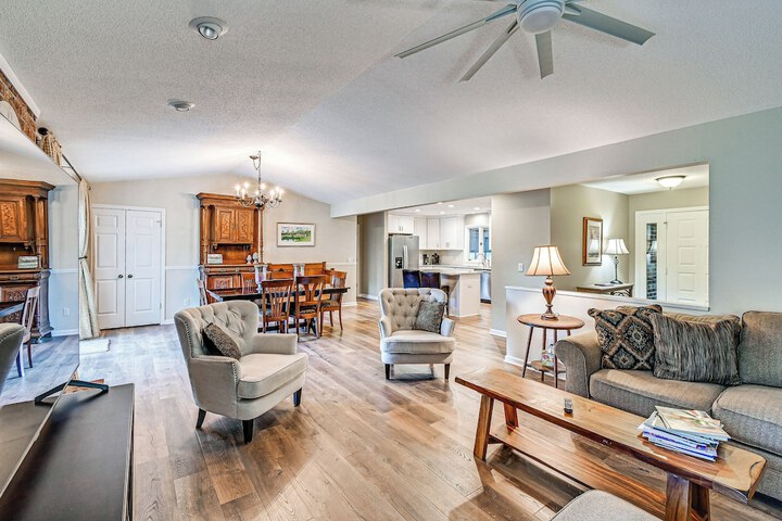 Charming Pinehurst Getaway w / Golf Course View!