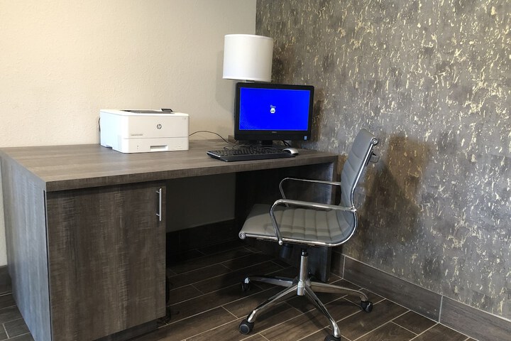 Business Center 36 of 36