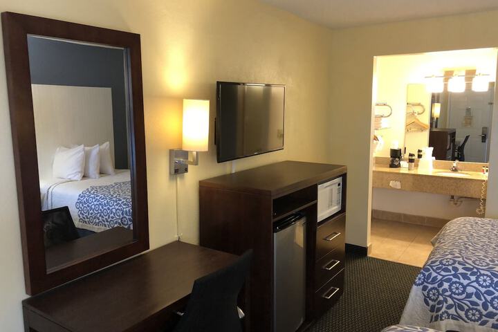 Room 16 of 39