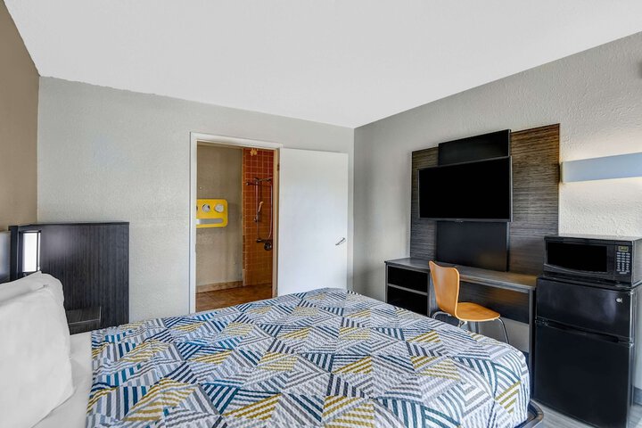 Room 27 of 37