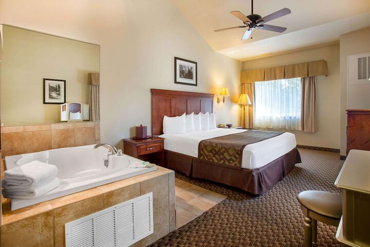 Room 25 of 61