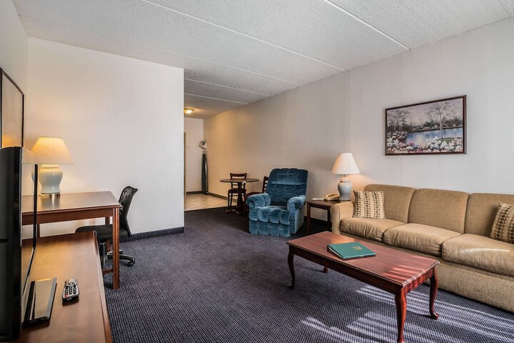 Room 28 of 36