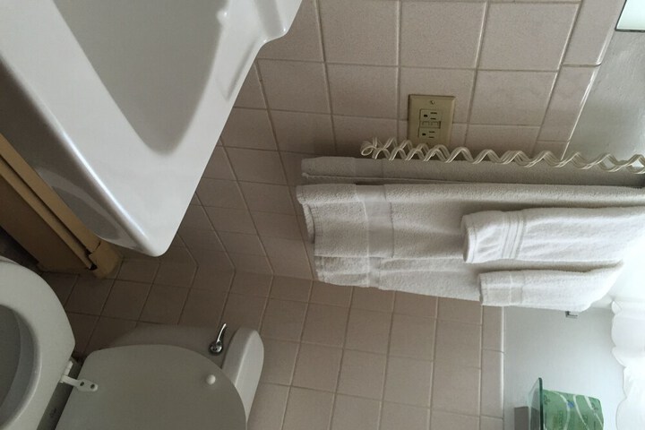 Room 6 of 25