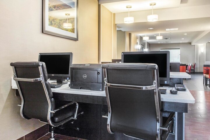 Business Center 36 of 36