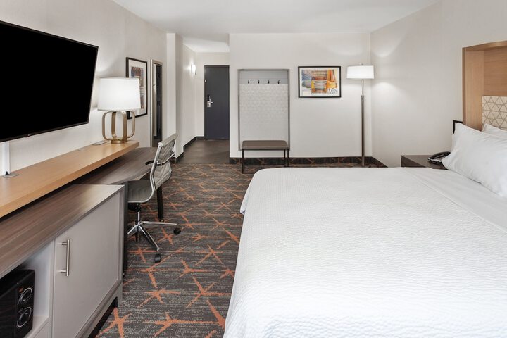 Room 32 of 67