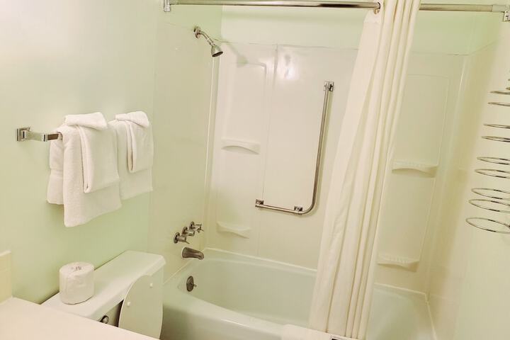 Room 7 of 28
