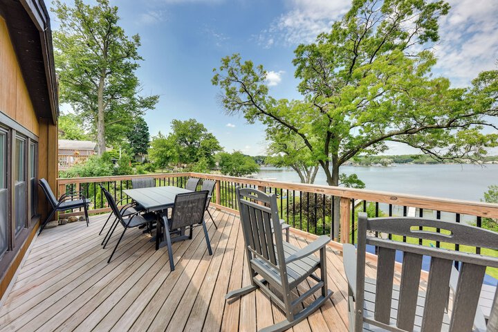 Waterfront Fox Lake Vacation Rental w / Fire Pit!