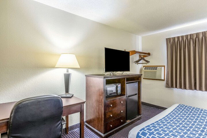 Room 13 of 28