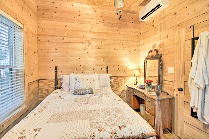 Secluded Santee River Island Retreat w / Dock!