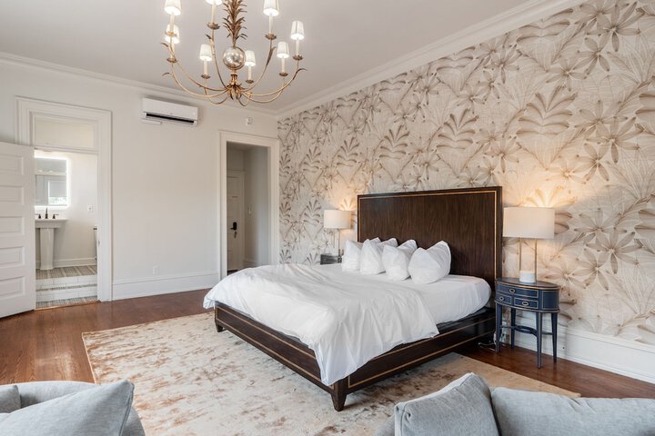 Room 9 of 38
