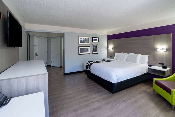 Room 11 of 40