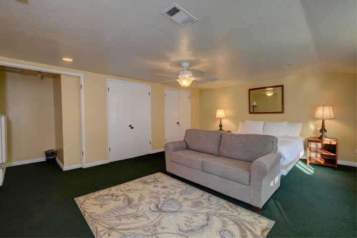 Room 21 of 35