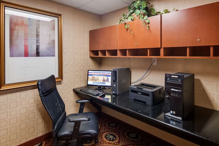 Business Center 52 of 52