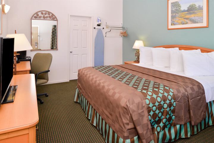 Room 8 of 27