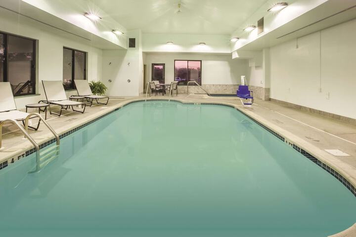 La Quinta Inn & Suites by Wyndham Mechanicsburg - Harrisburg