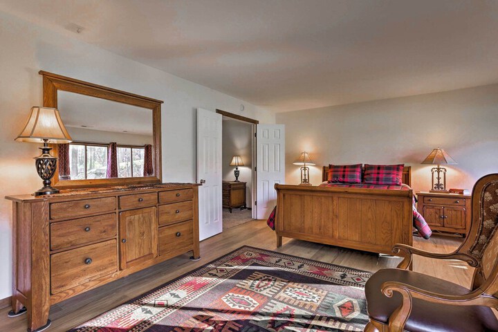 Vernon Township Condo Near Golfing + Skiing!