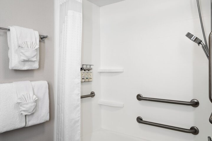 Holiday Inn Express Indianapolis Airport by IHG