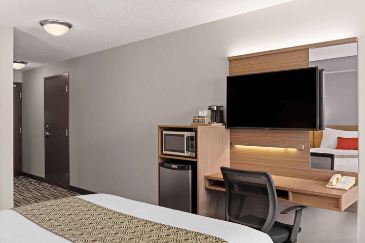 Room 27 of 57