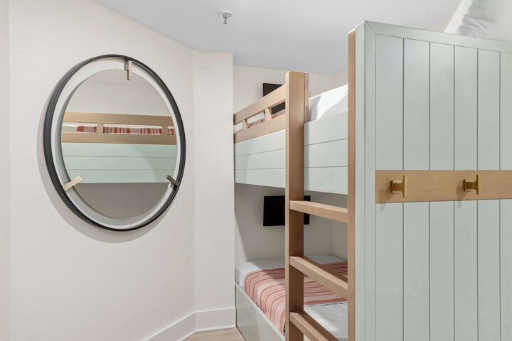 Room 15 of 172