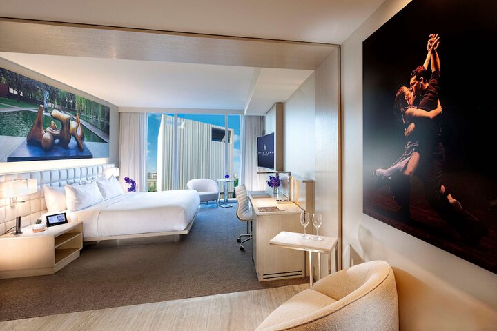 Room 30 of 142