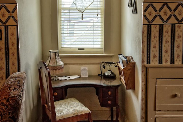 Room 28 of 59