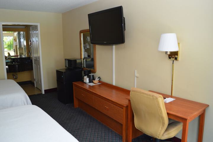 Room 27 of 33