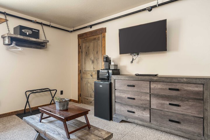 Room 19 of 53