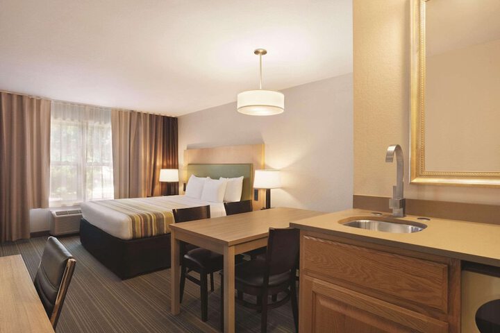 Country Inn & Suites by Radisson Madison Southwest, WI