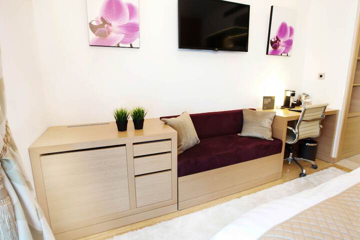 Room 6 of 36