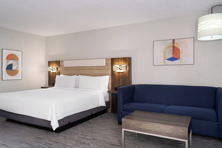 Holiday Inn Express Indianapolis Airport by IHG