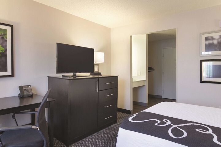 Room 33 of 42