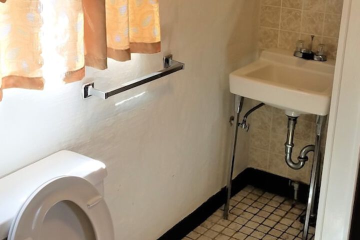 Room 12 of 27