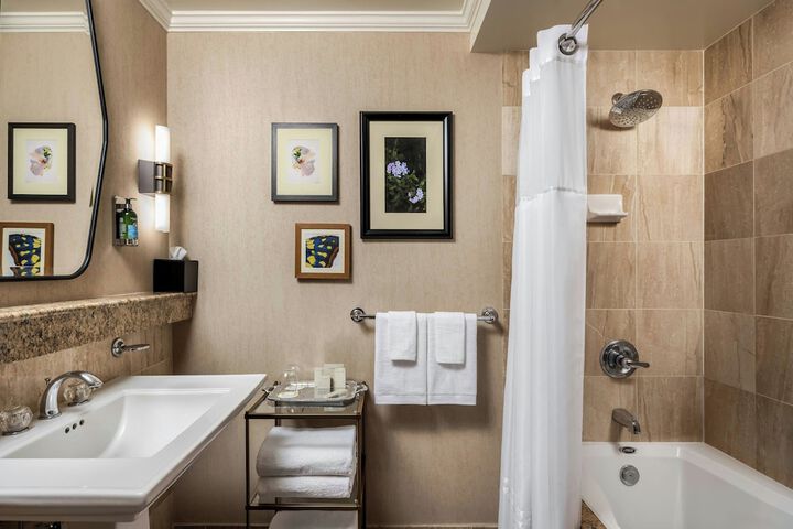 The Louie a Davenport Hotel, Autograph Collection