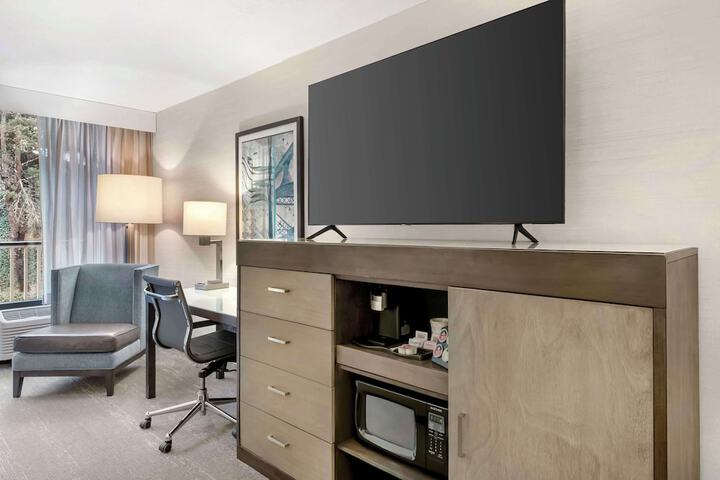 Best Western Plus Agate Beach Inn