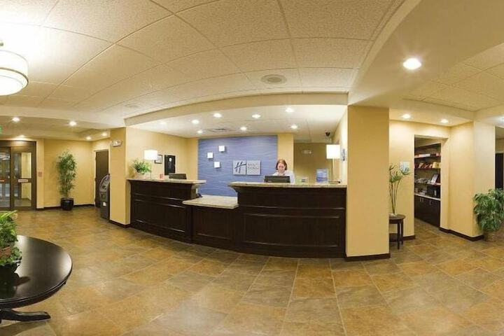 Holiday Inn Express Hotel & Suites Malone by IHG