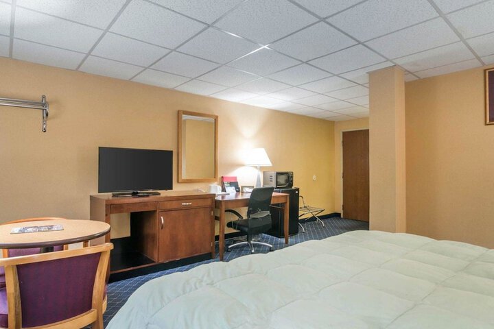 Room 8 of 25