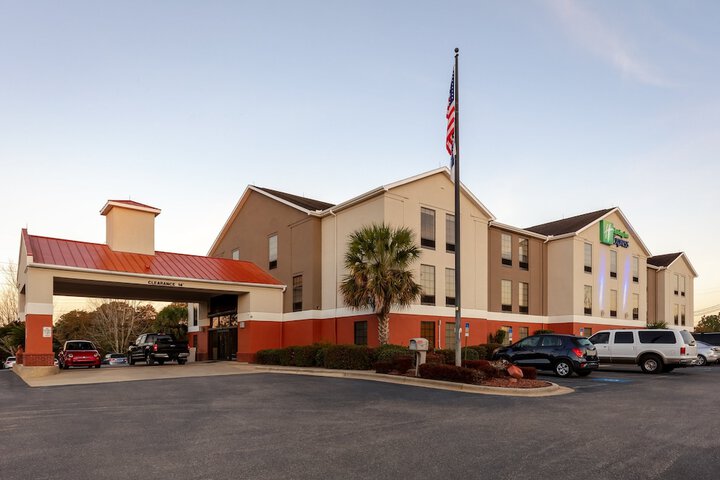 Hotel 2 of 64