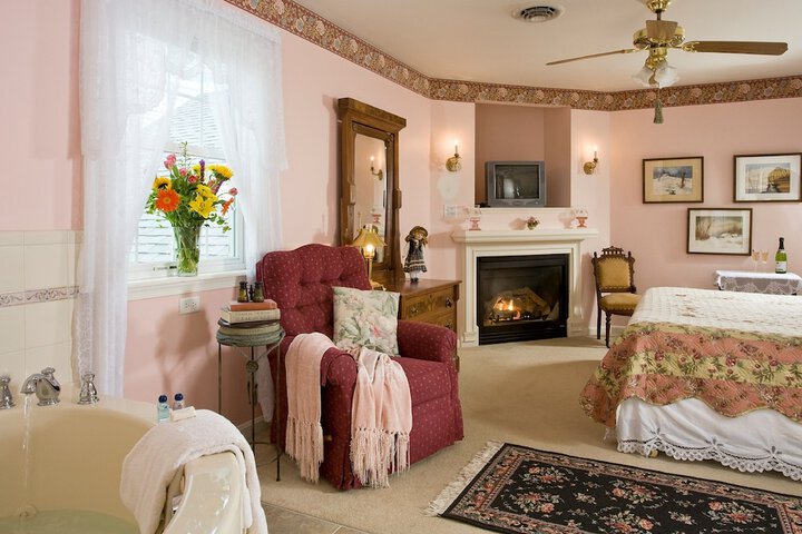 Room 40 of 85