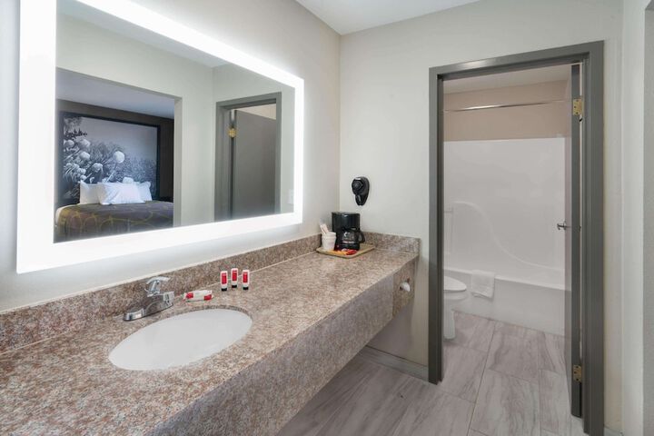 Room 15 of 37