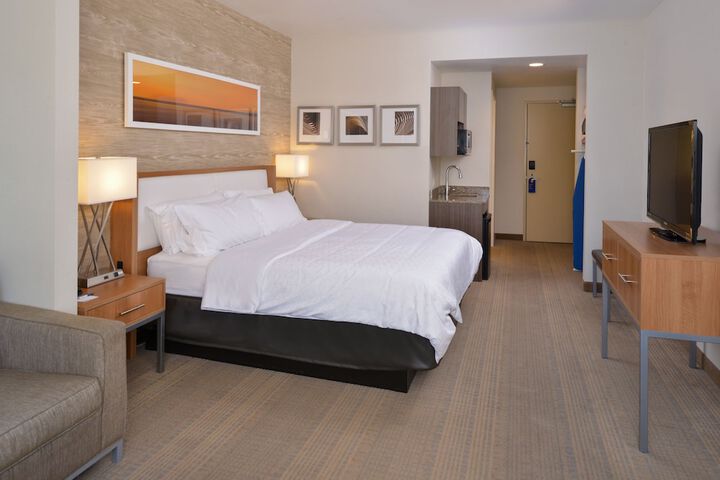 Holiday Inn Express & Suites Pocatello by IHG