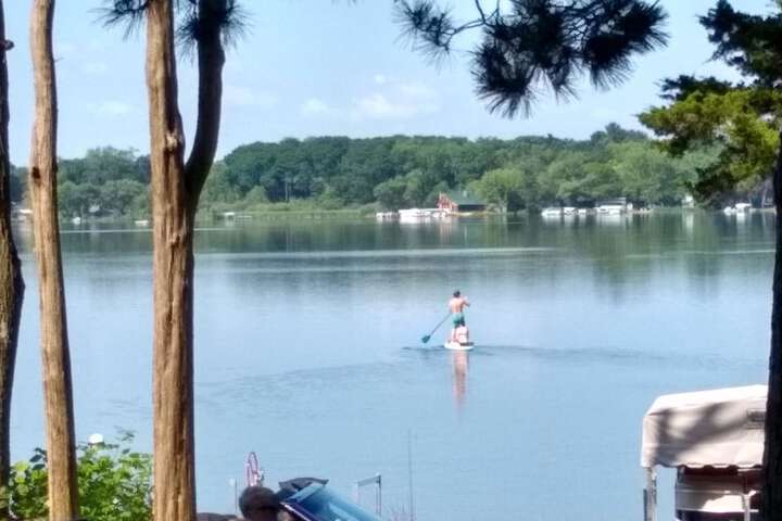 Lake Ripley Lodge w Lake Front Rooms Grand Porch, Kayaks & Paddleboard