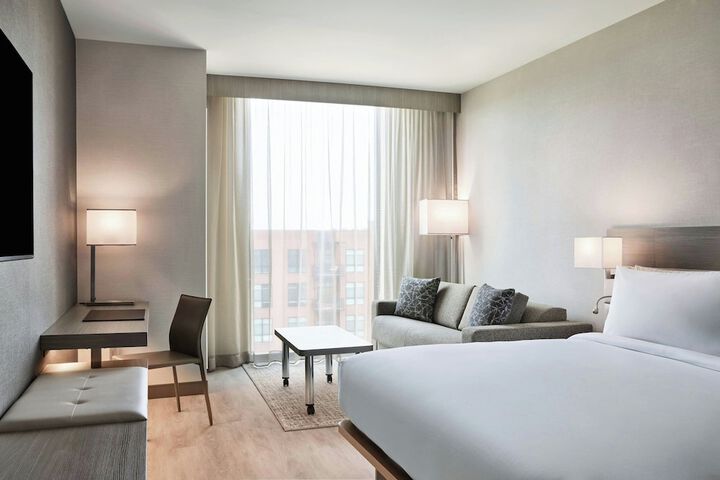 AC Hotel by Marriott St. Louis Chesterfield
