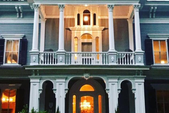 Elmwood 1820 Bed & Breakfast Inn