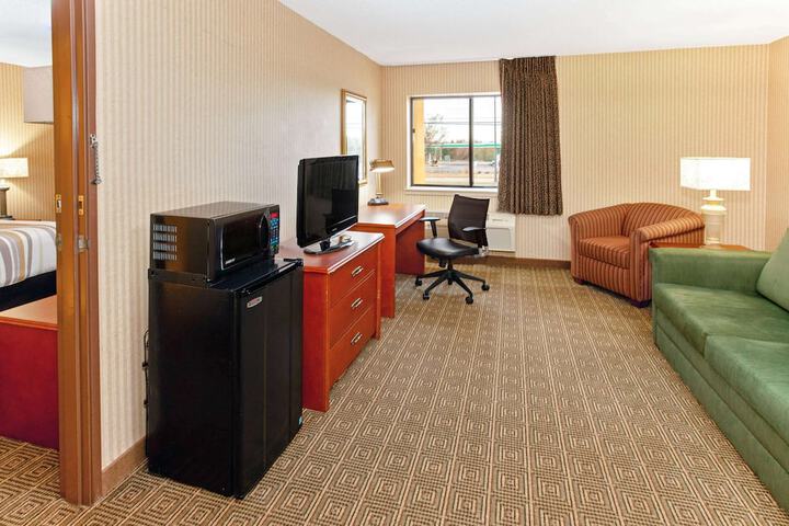 Room 10 of 28